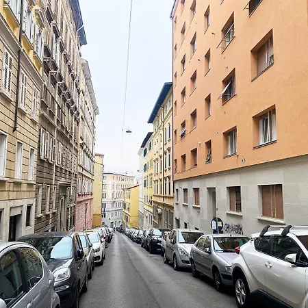 Blucavana, Casa Vacanze In Centro A Trieste Exterior photo