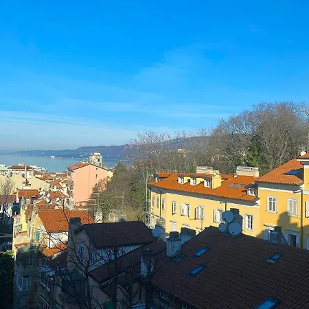 Blucavana, Casa Vacanze In Centro A Trieste Exterior photo