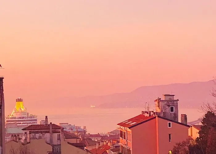 Blucavana, Casa Vacanze In Centro A Trieste