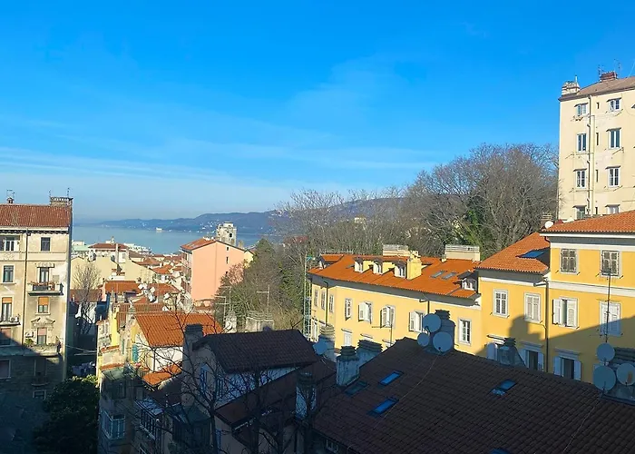 Blucavana, Casa Vacanze In Centro A Trieste